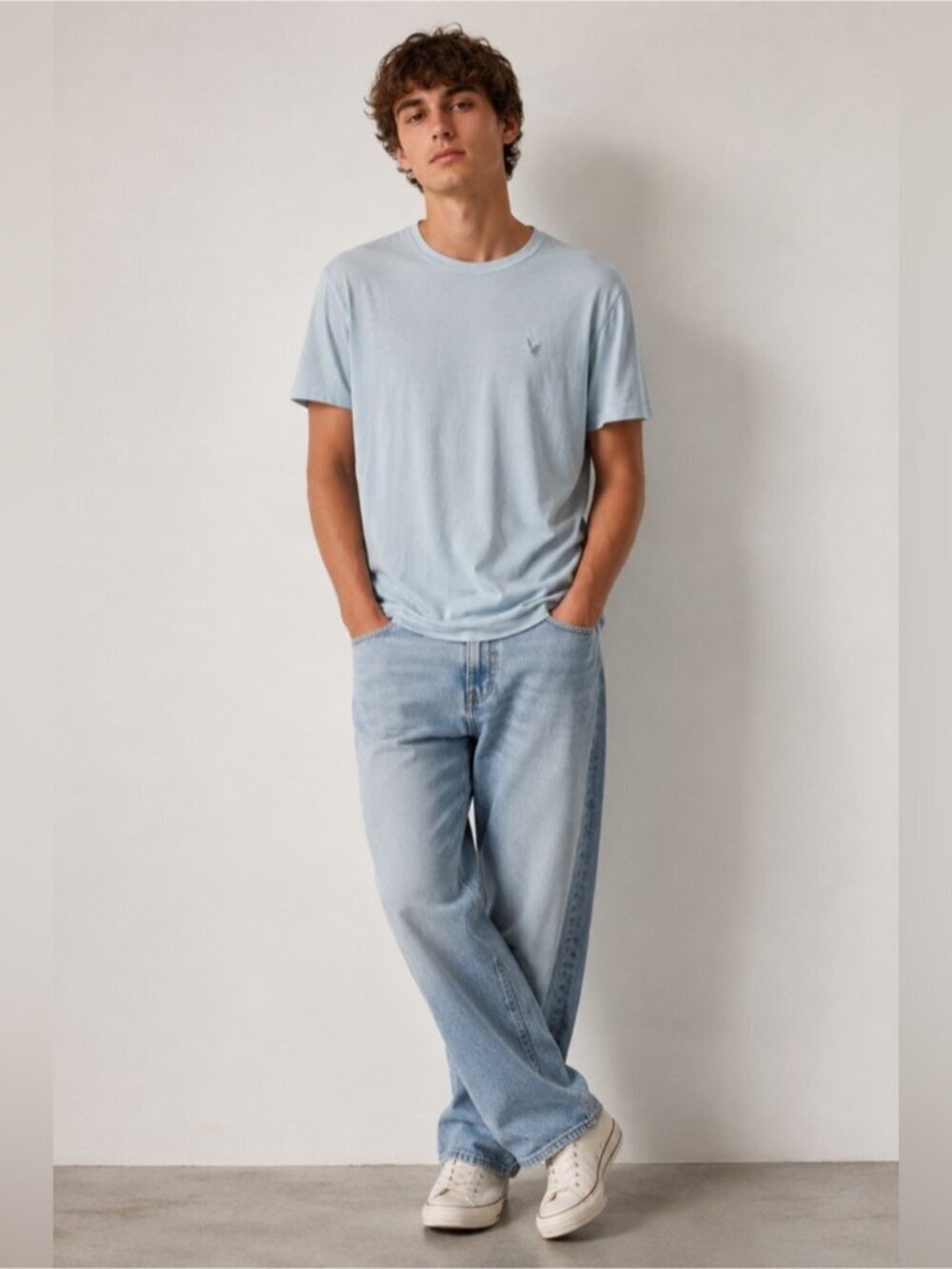 American Eagle Outfitters Super Soft Light Blue T-Shirt Size M